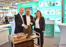 Management Messe with Harald Braunguard of Step systems. This German company is celebrating their 20th anniversary at the show and received this present (on the right). Harald also announces that he will take a step back and that his son Philipp will take over.